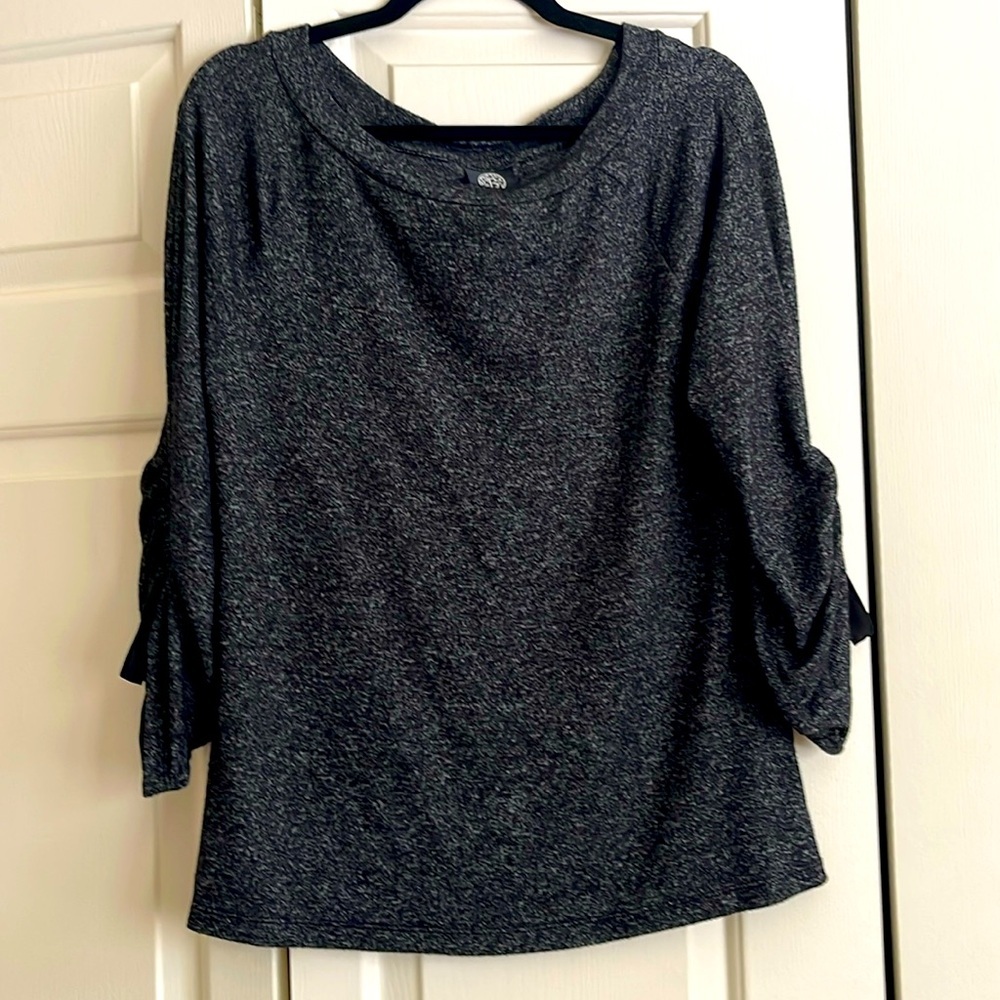 Top by Bobeau in gray/black size medium
